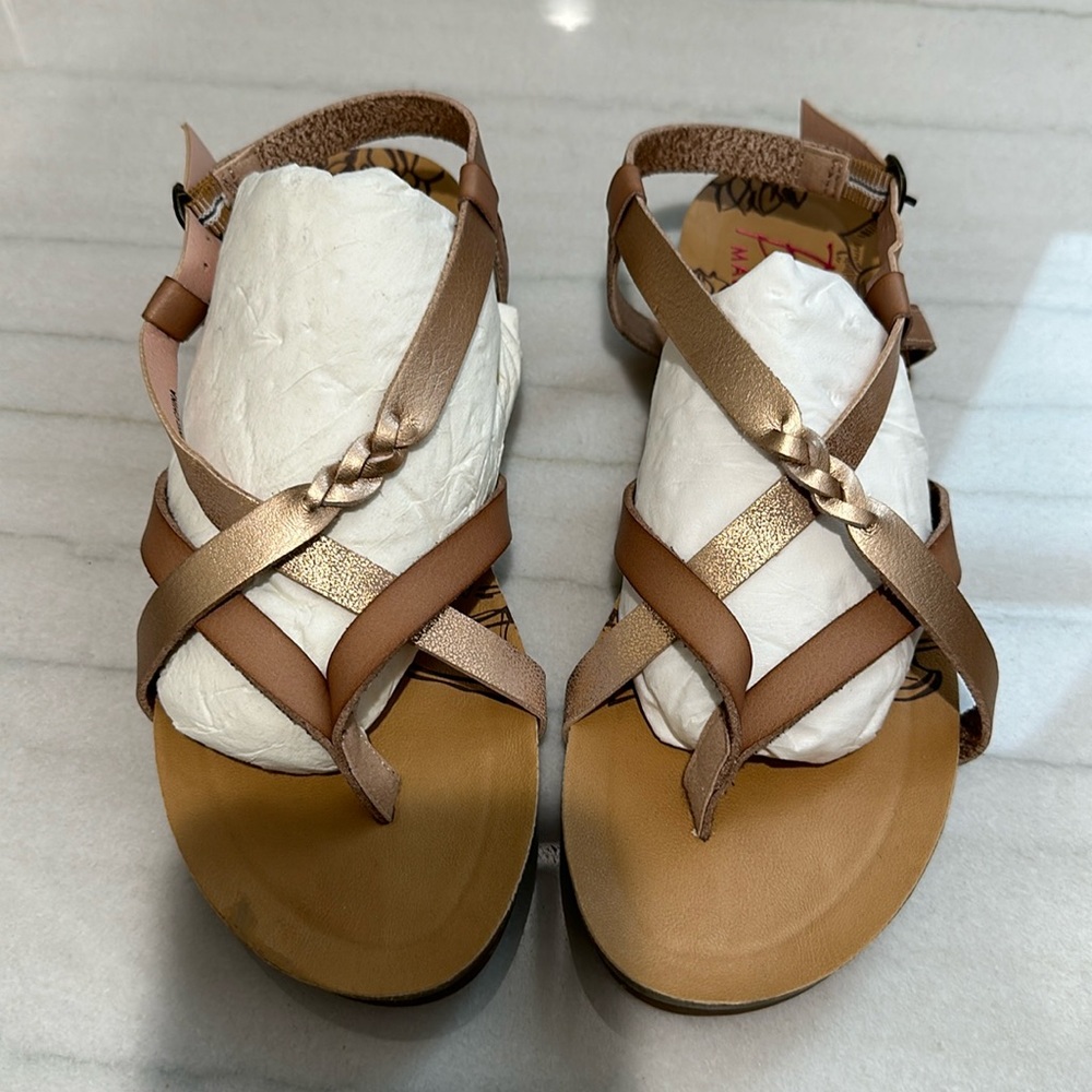 Gold/Tan Sandals